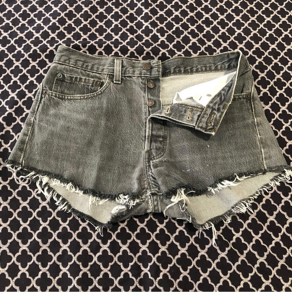 Levi's 501 Womens  Distressed Denim Shorts Gray Sz 31 Button Fly Frayed Hem N23